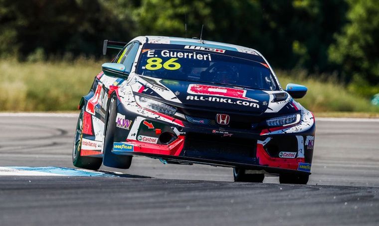 Esteban Guerrieri con su Honda, la pole en Estoril en WTCR.