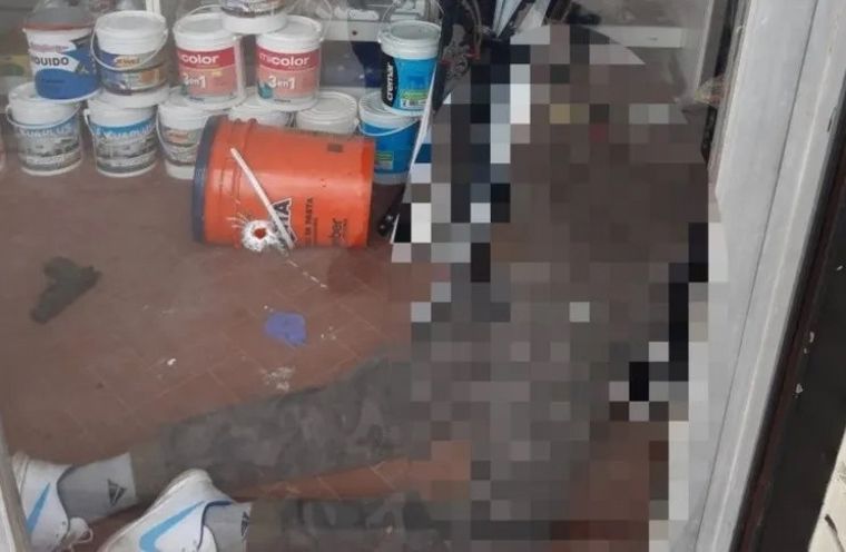 FOTO: Comerciante mató a un delincuente que ingresó a robar con un arma de aire comprimido