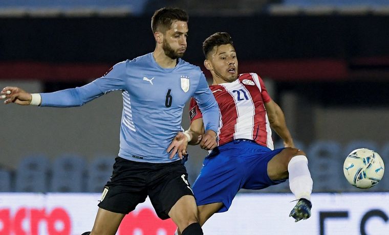 Uruguay le gana a Paraguay con un gol de penal de Cavani - Vimarsana News