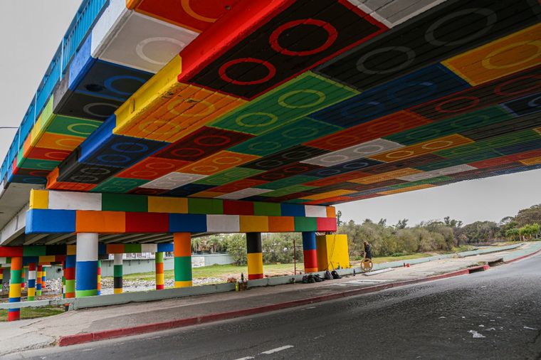 FOTO: Córdoba ya tiene su primer “puente lego”