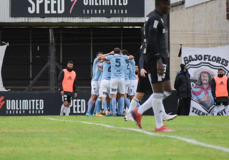 Estudiantes volvió al triunfo al vencer a Riestra (Foto: @EstudiantesRio4).