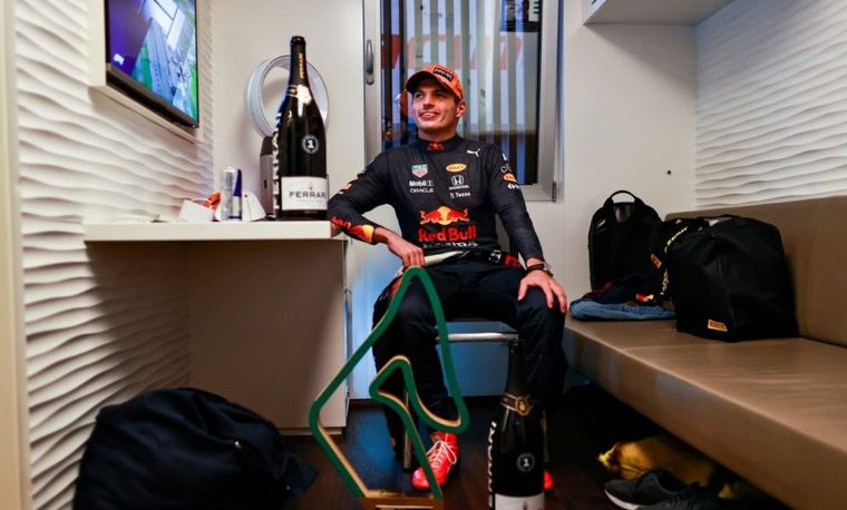 En la tranquilidad de su 'camerino', Verstappen ahora domina el juego en la F1