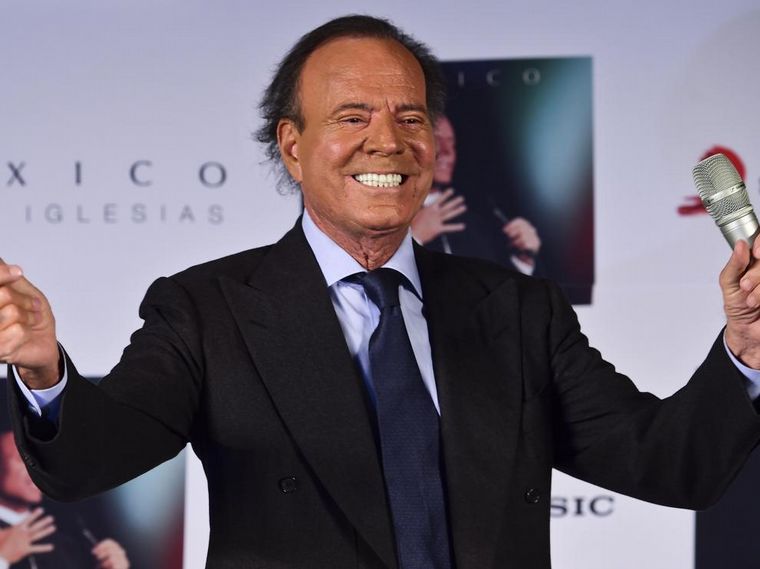 Los hilarantes memes de Julio Iglesias.