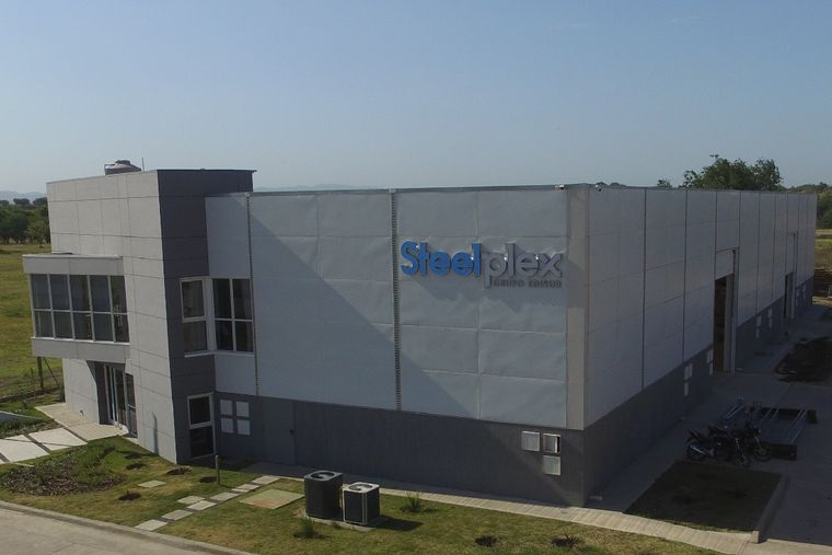 Steelplex cuenta con panelería estandarizada y personalizada (Steelplex/Grupo Edisur)