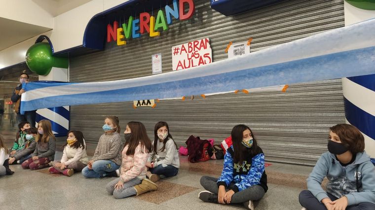 La clase se llevó a cabo en el shopping de Villa Cabrera.