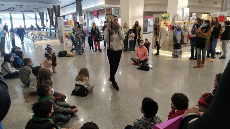 La clase se llevó a cabo en el shopping de Villa Cabrera.