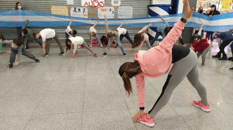 La clase se llevó a cabo en el shopping de Villa Cabrera.