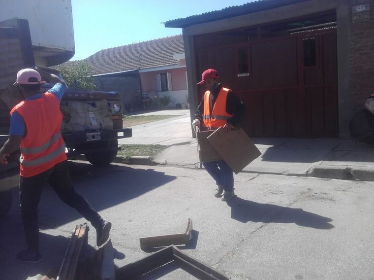 Recolectan basura para hacer ladrillos ecológicos en Salta