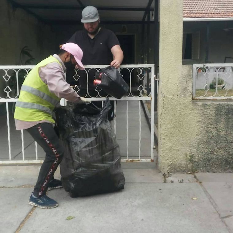 Recolectan basura para hacer ladrillos ecológicos en Salta