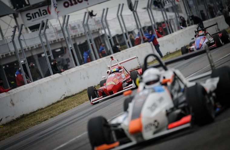 Vuelve la FR Plus, la 'cantera del automovilismo' corre en Río Cuarto