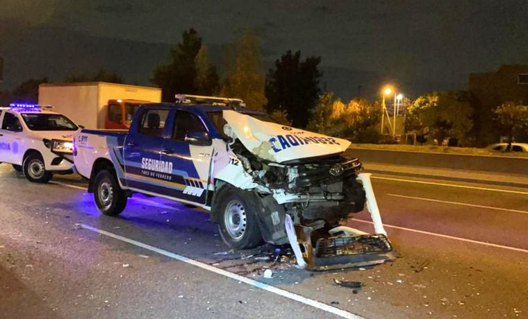 Dos patrullas participaron del choque múltiple (Foto: @ragotelam)