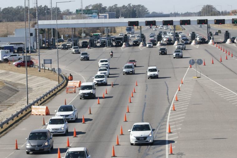 Movimiento masivo de autos en las rutas de Córdoba