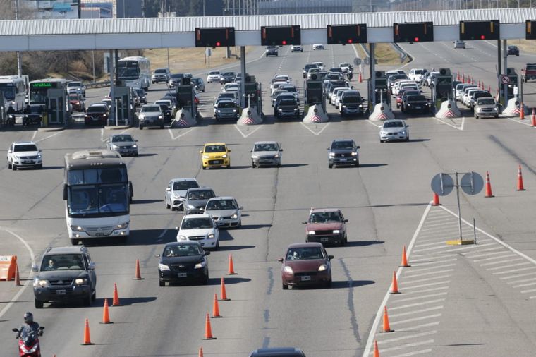 Movimiento masivo de autos en las rutas de Córdoba