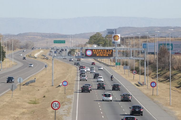 Movimiento masivo de autos en las rutas de Córdoba