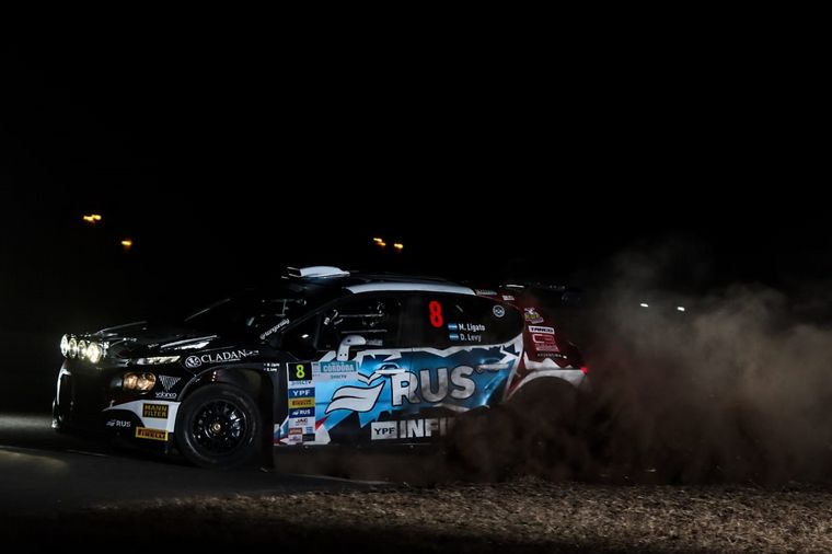Marcos Ligato y el Citroën fueron terceros en la noche del "Cabalén".