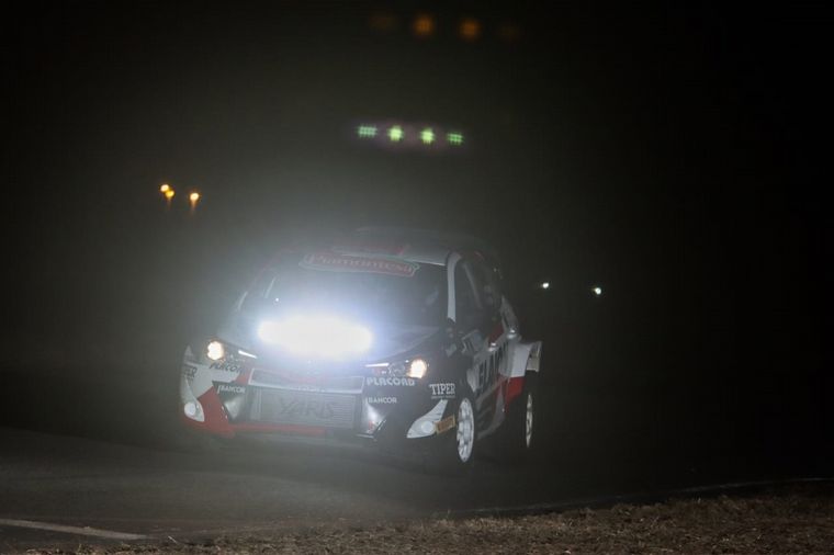 Federico Villagra con el Yaris, domina en la Maxi Rally.