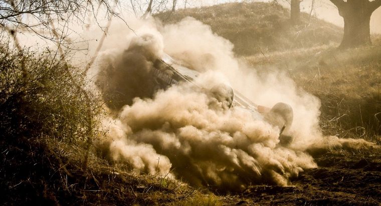 Con el último impulso, el C3 busca ponerse otra vez sobre sus cuatro ruedas