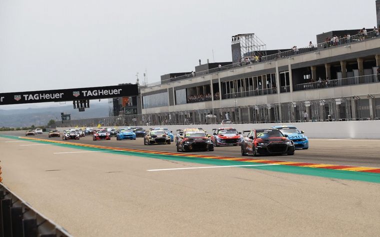 Se larga la segunda del WTCR en Motorland con el Audi de Vervisch adelante