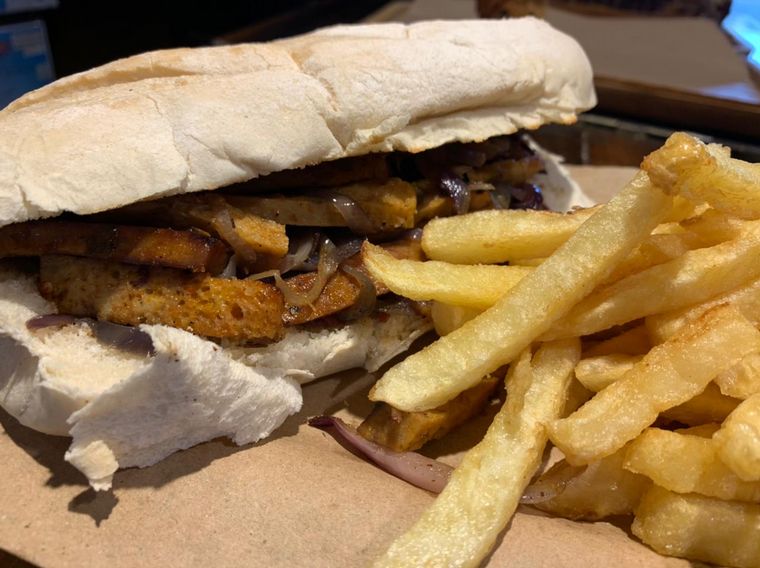 La Parri Vegana, una propuesta innovadora en Mercado Alberdi.