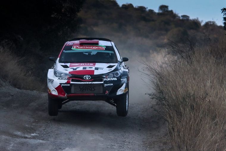 Villagra con el Yaris del TGR fué escolta en Maxi Rally,