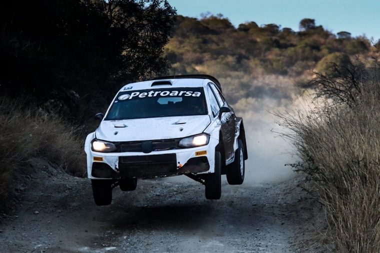 El tucumano Padilla fué 3° y lidera cómodo el campeonato de Maxi Rally.
