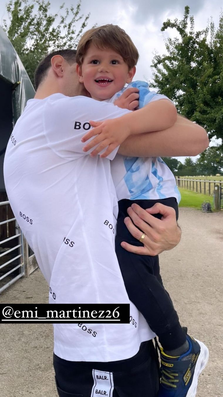 Emiliano “Dibu” Martínez se reencontró con su familia