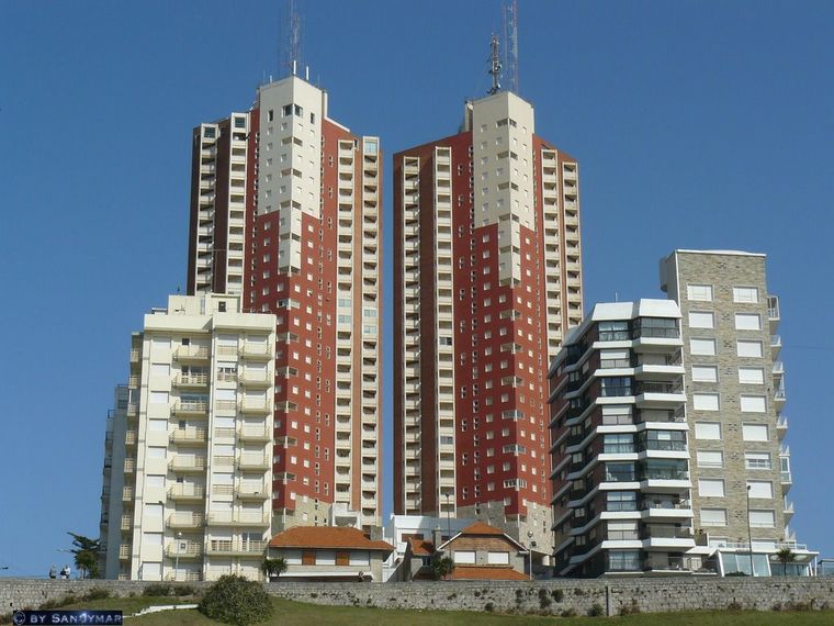 Cierra el hotel Torres de Manantiales de Mar del Plata - Noticias - Cadena  3 Argentina
