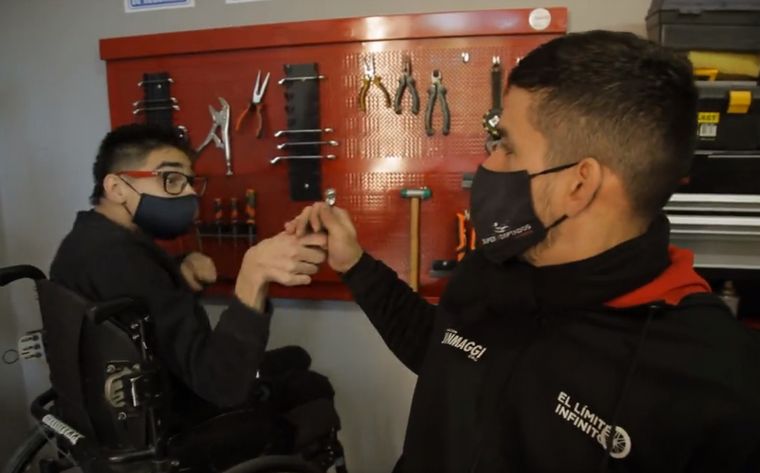 Flavia Irós y Malena Pozzobon visitaron la fábrica de la Fundación Jean Maggi