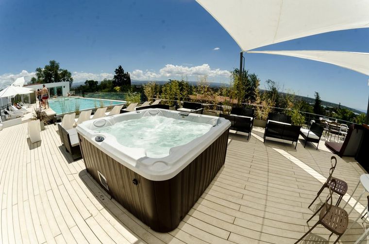 Hotel Pinares Panorama combina relax y cuidado del ambiente.