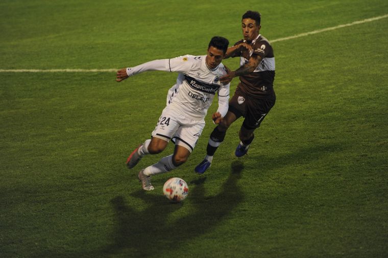 Gimnasia rescató un empate sobre el final. 
