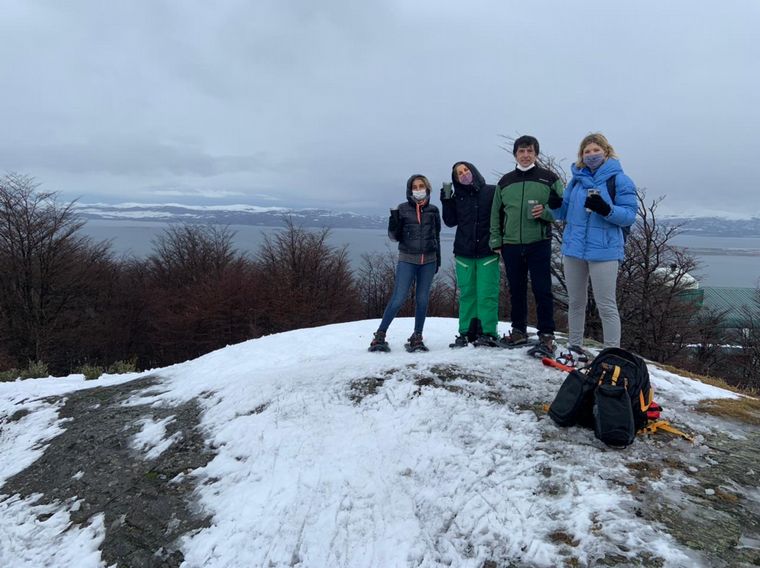 El hotel está al pie del Cerro Alarkén en Ushuaia.