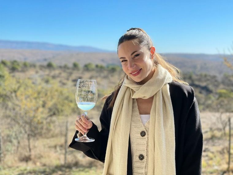 Magui Bravi probó el vino cordobés de Bodega Río del Medio
