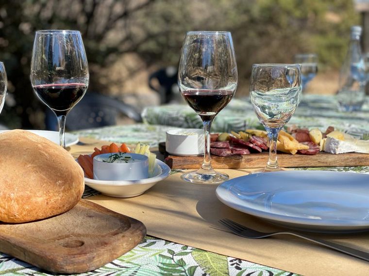Magui Bravo y Seba Peri Robledo visitaron La Vaquita en Calamuchita