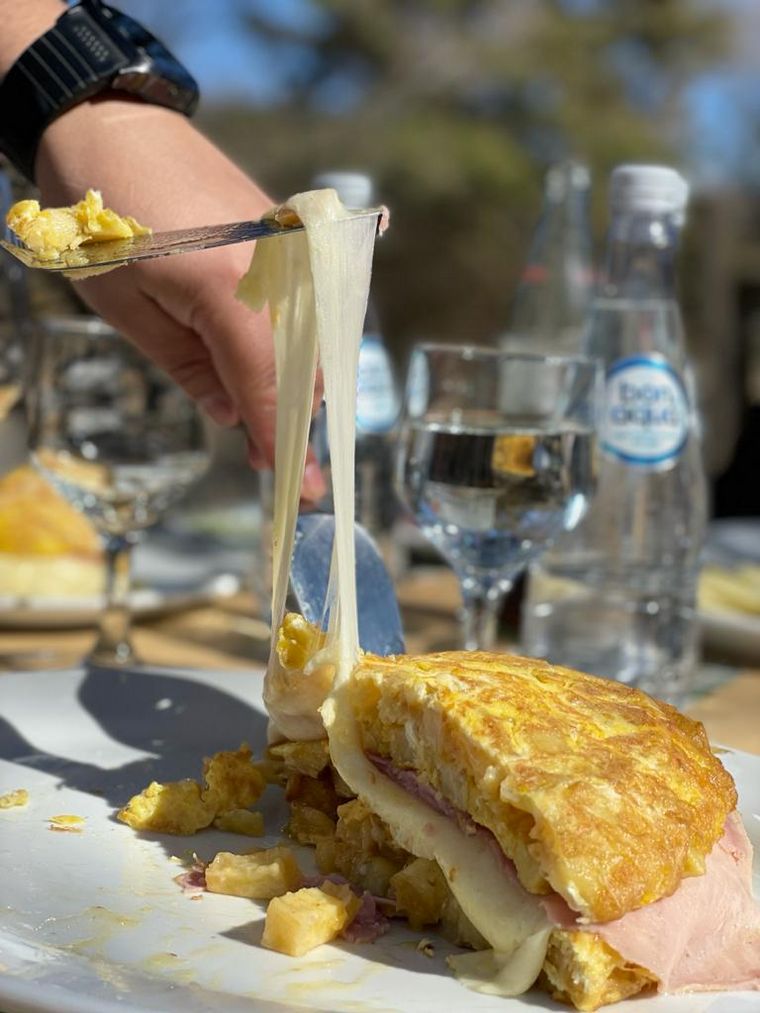 Magui Bravo y Seba Peri Robledo visitaron La Vaquita en Calamuchita