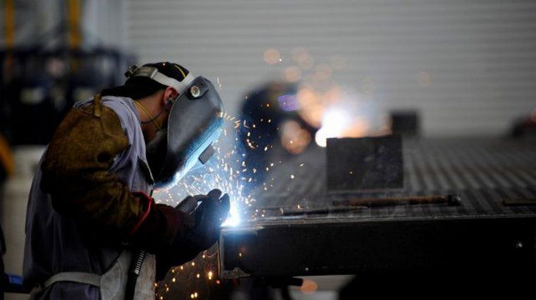 La caída económica en relación al mes anterior lleva tres meses consecutivos.