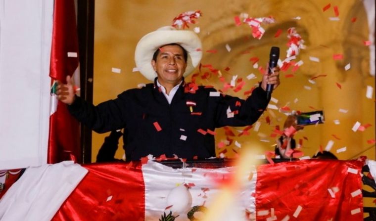 Proclaman a Castillo como presidente y Fujimori admite la derrota