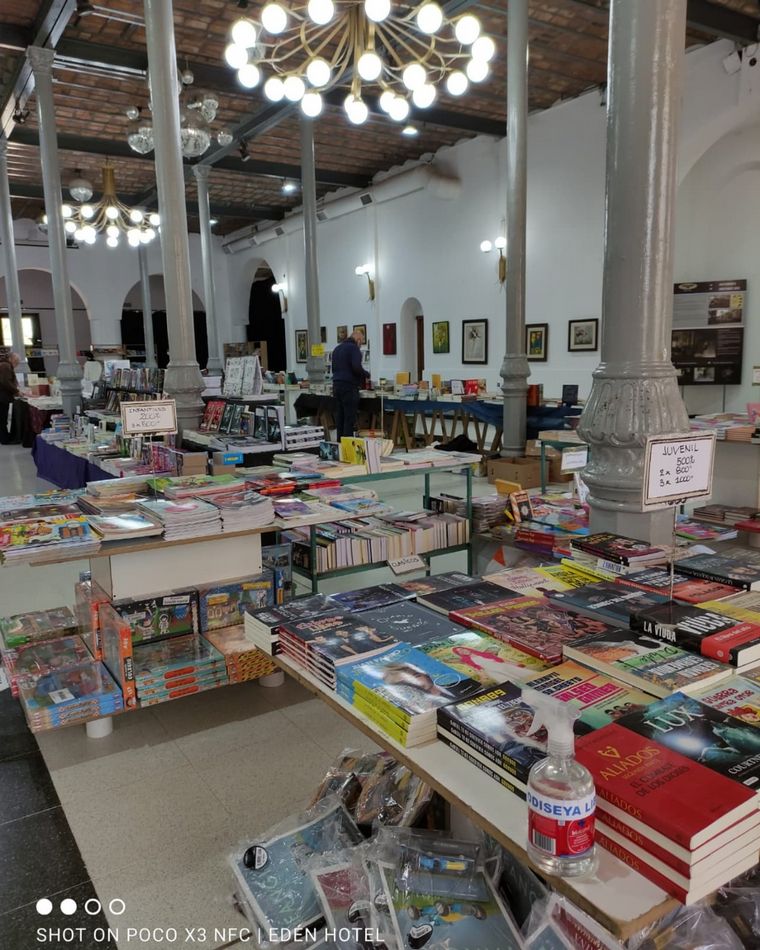 FOTO: El Hotel Edén presenta su primera Feria del Libro
