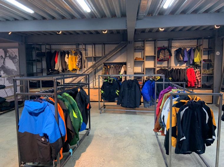 El local queda ubicado en la calle 9 de Julio 146, en Ushuaia.