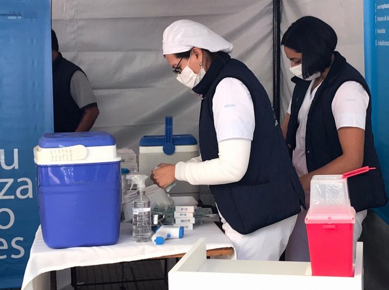 FOTO: Instalaron una carpa de vacunación en el centro de Tucumán
