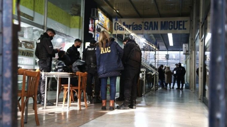Ingresaron a una galería y vaciaron entre 10 y 15 oficinas
