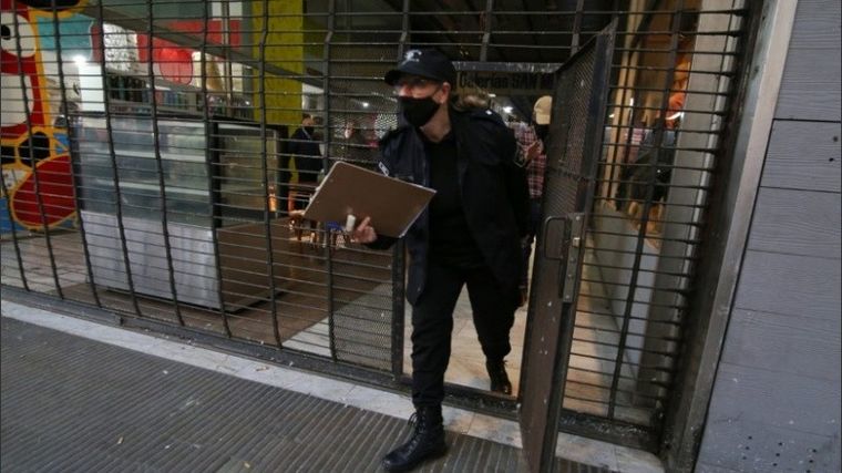 Ingresaron a una galería y vaciaron entre 10 y 15 oficinas