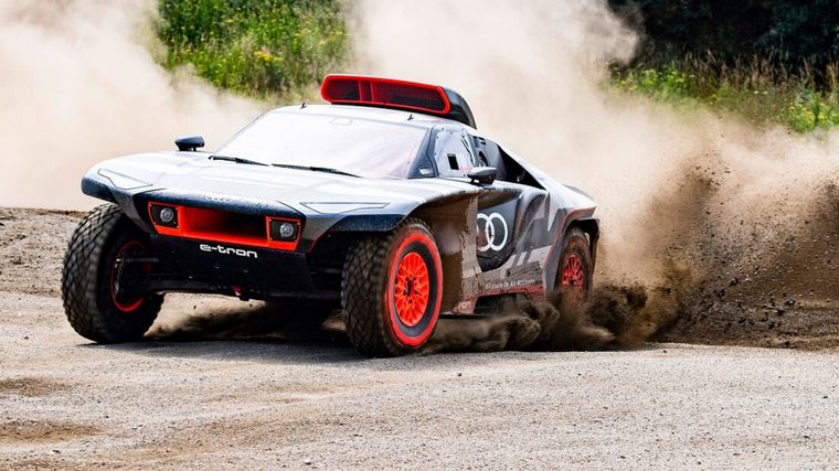 Sainz, Peterhansel y Ekström probaron el auto de prueba en Neuburg, Alemania