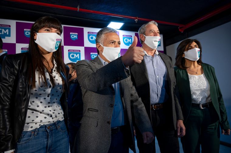 Cornejo y Cobos competirán con Republicanos Unidos en Juntos por el Cambio.