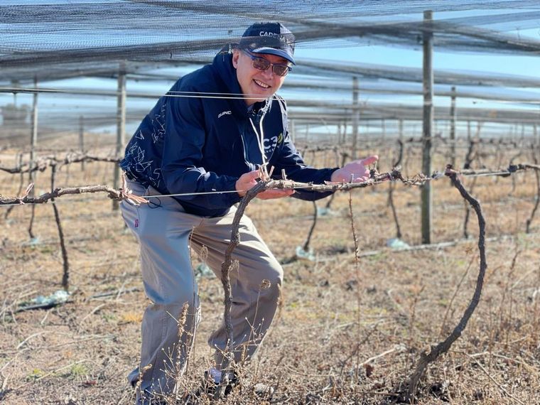Orlando Morales visitó la Bodega Del Gredal.