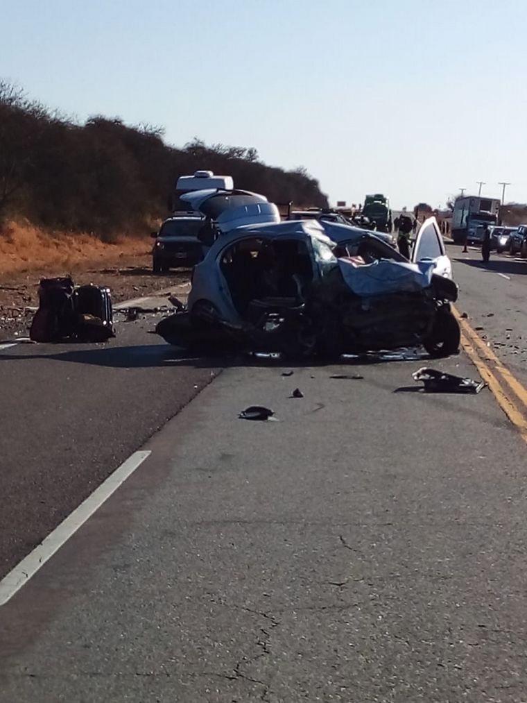 Son seis los muertos en el choque de la ruta 9 en Salta (Foto: Sergio Tapia).
