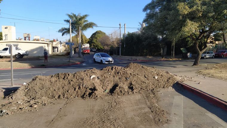 Vecinos de Barrio Yofre I reclaman por cierre de paso nivel