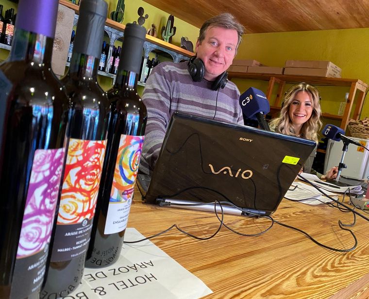 Siempre Juntos, desde Aráoz de Lamadrid.