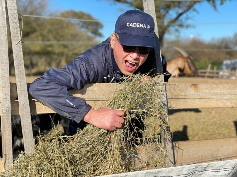 Orlando Morales visitó el tambo caprino