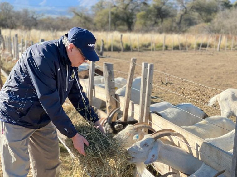 Orlando Morales visitó el tambo caprino