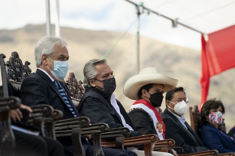 Alberto Fernández asistió a la asunción de Pedro Castillo, en Perú.